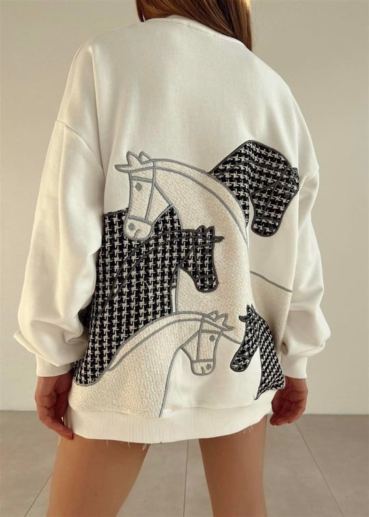 EKRU NAKIŞLI SWEAT 