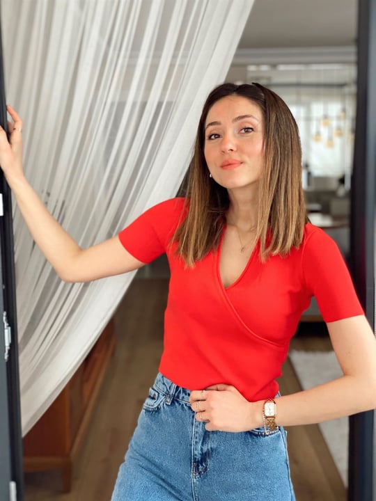 KIRMIZI KRUVAZE TRİKO BLUZ 
