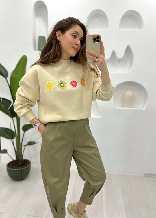 KREM MEYVELİ SWEAT 