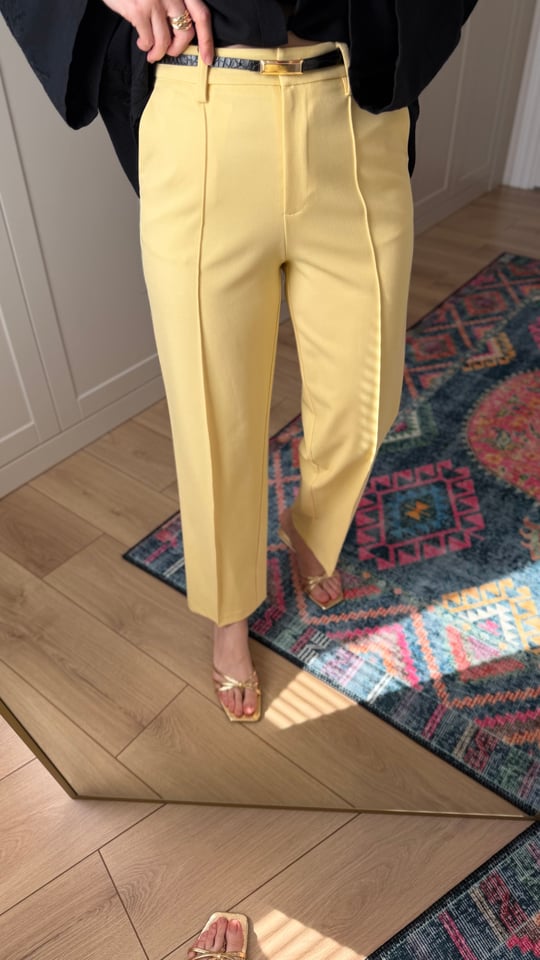SARI 2674 KEMERLİ DÜZ PAÇA PANTOLON 