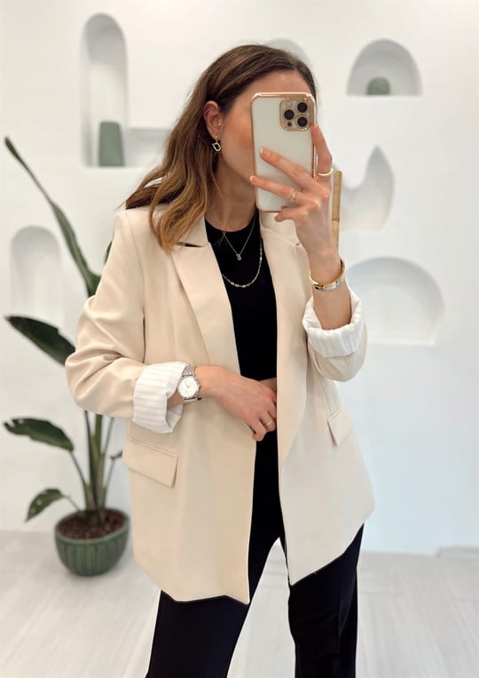 TAŞ KOLU KATLAMALI CEKET
