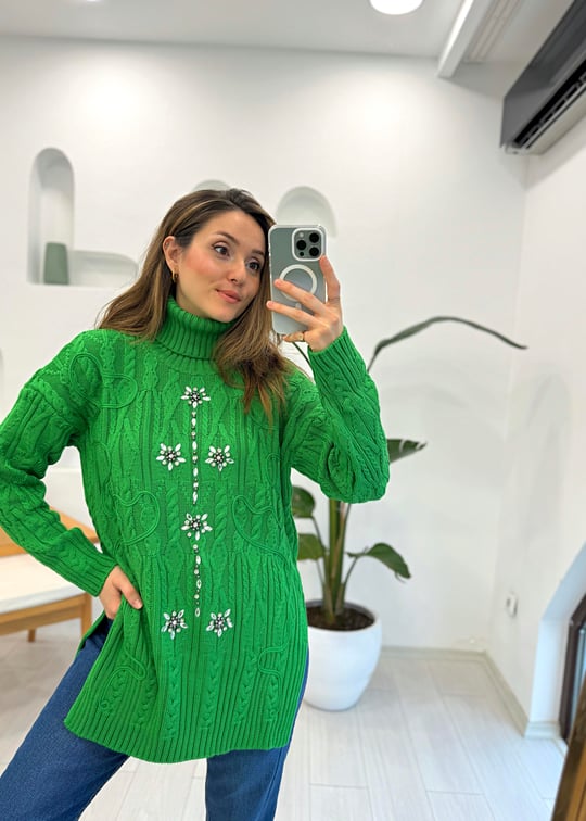 BENETTON 4222 TAŞ İŞLEMELİ KAZAK
