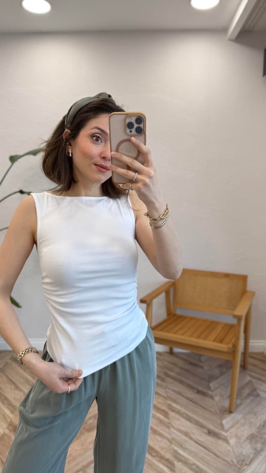 BEYAZ 31589 BÜZGÜLÜ SIFIR KOL BLUZ 