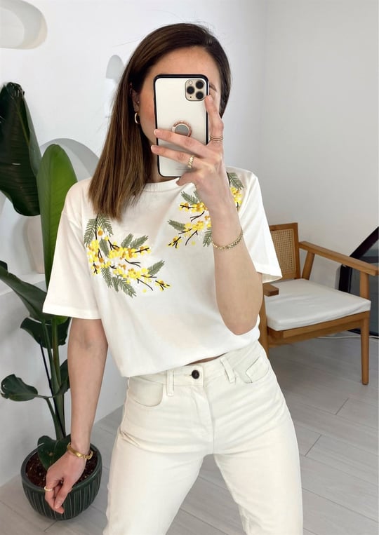 BEYAZ NAKIŞLI TSHIRT