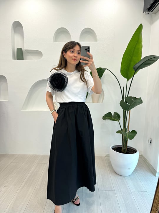 EKRU 8094 GÜL AKSESUARLI TİŞÖRT 
