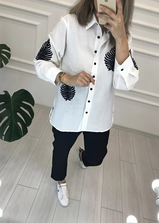 EKRU BONCUK İŞLEMELİ GÖMLEK 