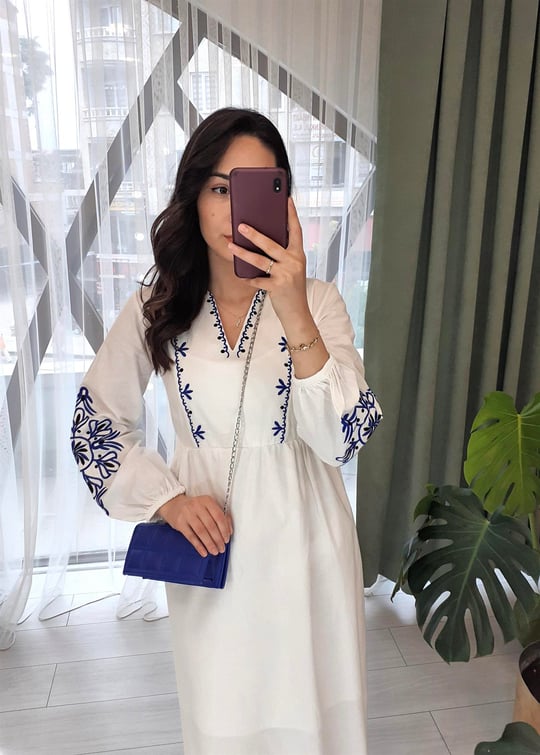 EKRU NAKIŞLI ELBİSE