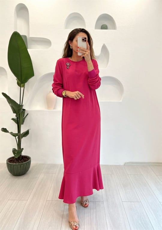 FUŞYA BROŞ DETAY ELBİSE