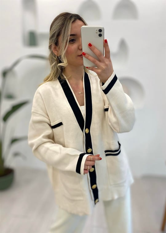 KREM ÇİFT CEPLİ HIRKA