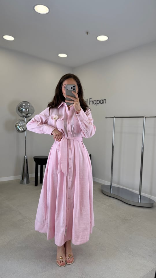 PEMBE 2472 BROŞLU ELBİSE