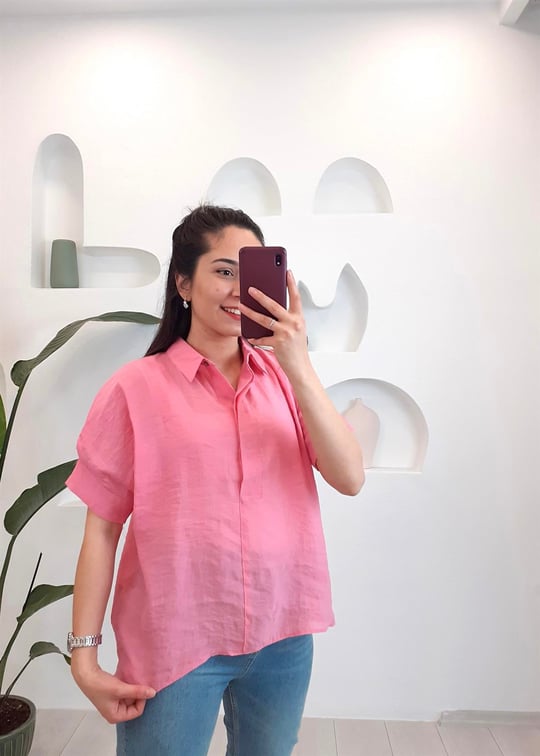 PEMBE ARKASI DÜĞME DETAY GÖMLEK 
