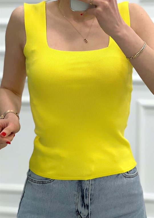 SARI UZUN KARE YAKA ATLET 