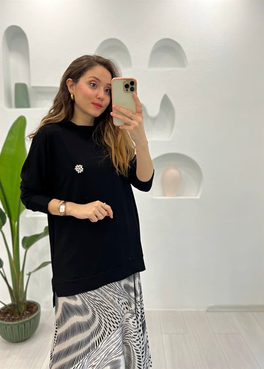 SİYAH BOĞAZLI İPEK PAMUK BLUZ