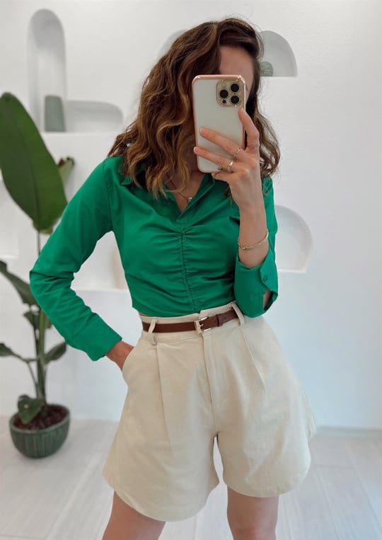 YEŞİL BÜZGÜLÜ GÖMLEK 