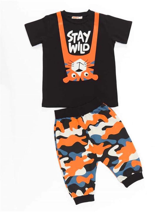 Denokids Erkek Çocuk Stay Wild T-shirt Kamuflaj Kapri Pantolon Takım CFF-23Y1-003