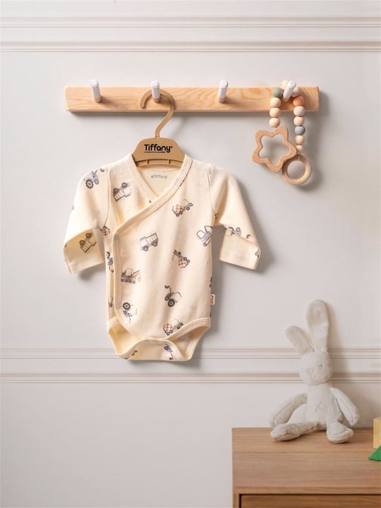 Tiffany Baby Erkek Bebek Organik Work Machine Theme Kruvaze Badi Ekru 23022