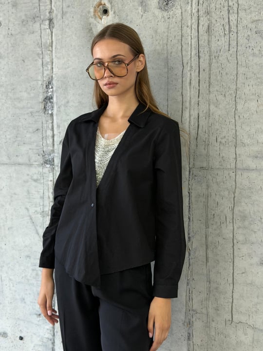 Kristal Taş Detaylı Asimetrik Kesim Tasarım Gömlek