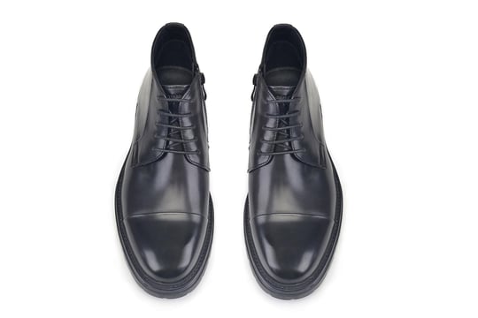 Siyah Bağcıklı Bot