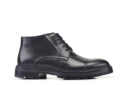 Siyah Bağcıklı Bot