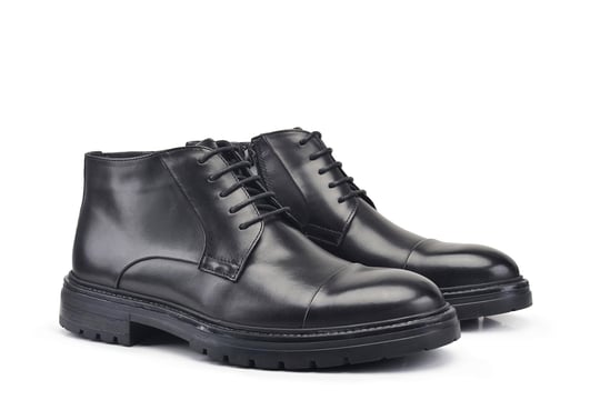 Siyah Bağcıklı Bot