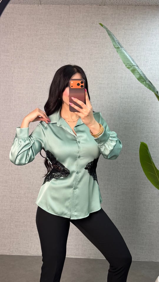 Nille Mint Yeşili Beli Dantelli Saten Gömlek