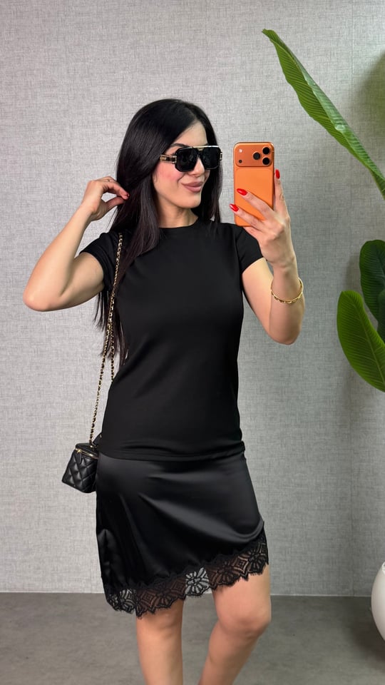 Rines Siyah Dantelli Etek Ucu Saten Elbise
