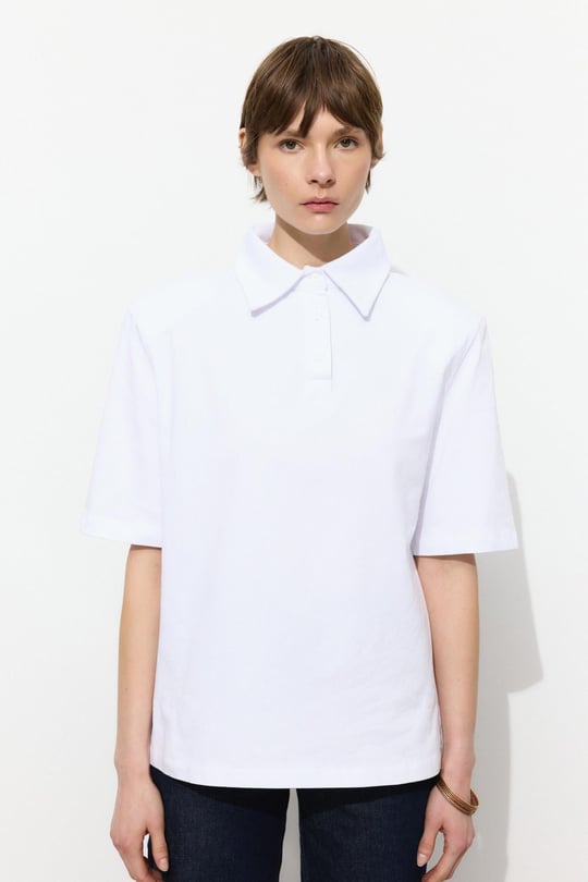 Beyaz Vatkalı Polo Yaka T-Shirt