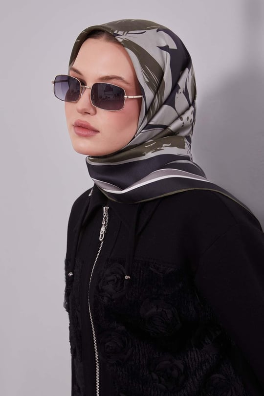Çiçek Desen Twill İpek Eşarp Gri