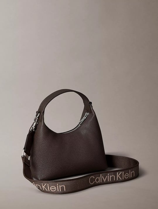Calvin Klein Calvin Klein Kadın CK Logolu Çapraz Omuz Askılı Deri Fermuar Kapamalı Kahverengi Çanta LV04F3892G-BAL