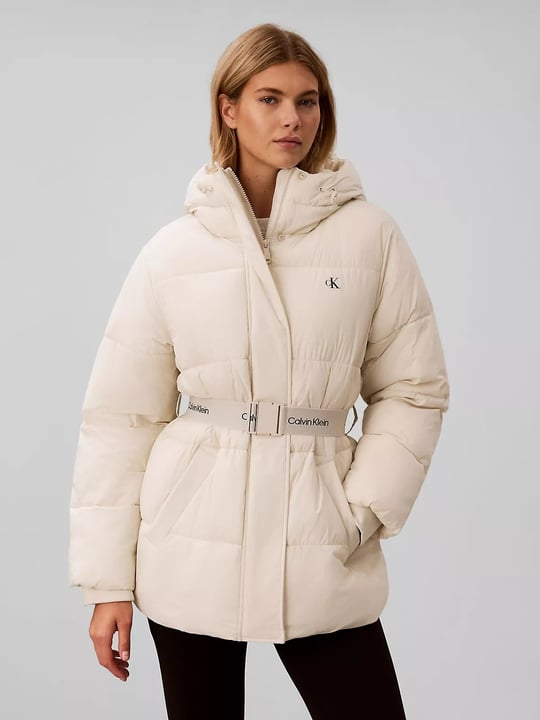 Calvin Klein Calvin Klein Kadın Regular Fit Su ve Rüzgar İtici Kapüşonlu Çıkarılabilir Logo Kemerli Şişme Ekru Mont LV047D507G-67U