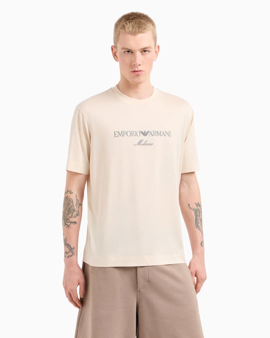 EMPORIO ARMANI Emporıo Armani Erkek Normal Kesim Yuvarlak Yaka Pamuklu Milano Baskılı Kısa Kollu Bej T-Shirt EM001033 AF10017-M1052