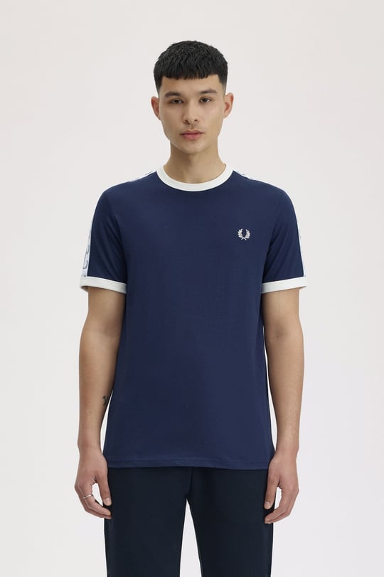 Fred Perry Fred Perry Erkek Regular Fit %100 Pamuklu Omuzdan Uzanan Logo Şeritli Yuvarlak Yaka Kısa Kollu Lacivert T-Shirt M4620-266