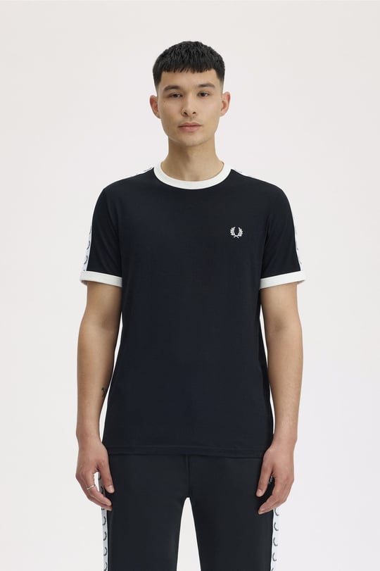 Fred Perry Fred Perry Erkek Regular Fit %100 Pamuklu Omuzdan Uzanan Logo Şeritli Yuvarlak Yaka Kısa Kollu Siyah T-Shirt M4620-102