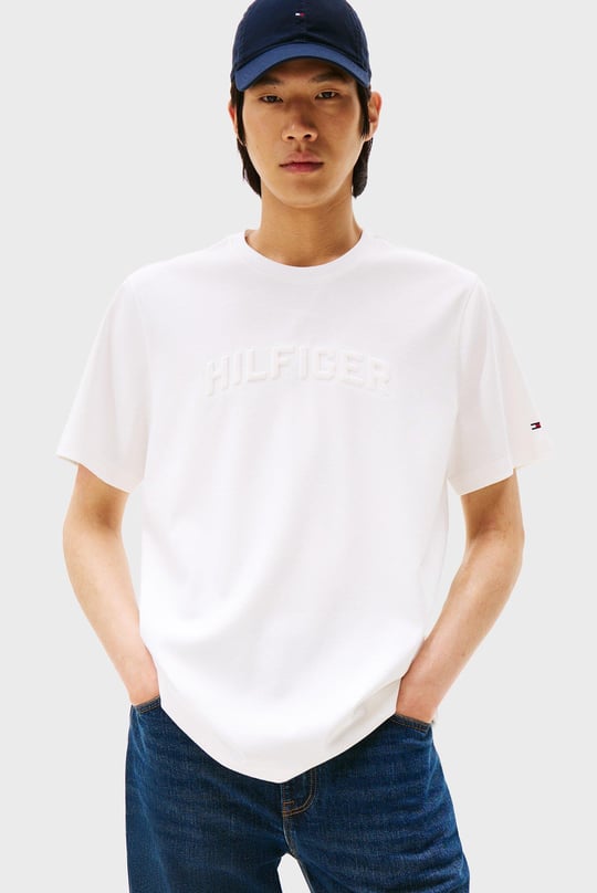 TOMMY HILFIGER Tommy Hilfiger Erkek Regular Fit Logo Kabartmalı Yuvarlak Yakalı Pamuklu Kısa Kollu Beyaz T-Shirt MW0MW39366-YBR
