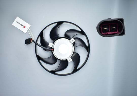 FAN MOTORU SAĞ GOLF5 GOLF6 JETTA PASSAT CADDY A3 LEON CAYC CAYD CBZA CBZB 1.2 TSİ 1.6 TDİ (KABLOLU)