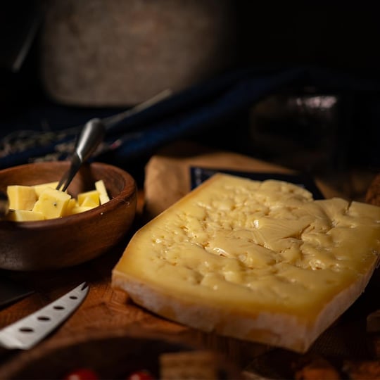 Kars Gravyer Peyniri (Orijinal Delikli & Tam Yağlı)