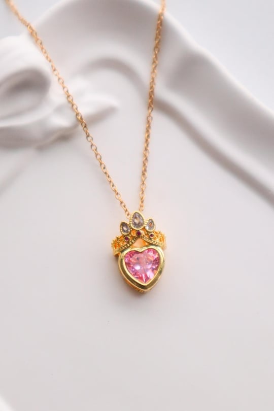 Paslanmaz Çelik Gold Renk Queen Heart Kolye 