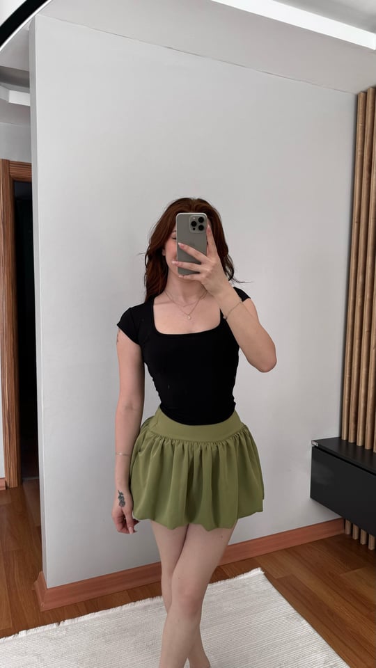 Kare Yaka Sandy Siyah Tişört