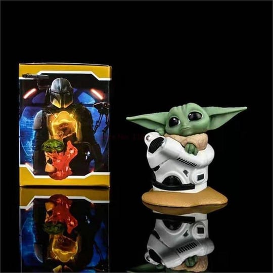 Star Wars : Baby Yoda Grogu - Stormtrooper Helmet Figür