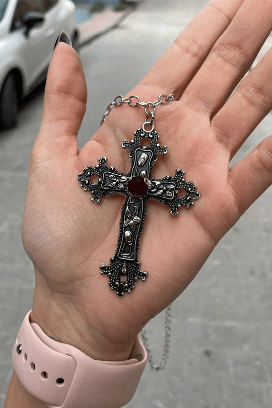 Silver Anime Misa Haç Siyah Taş Detaylı Kolye