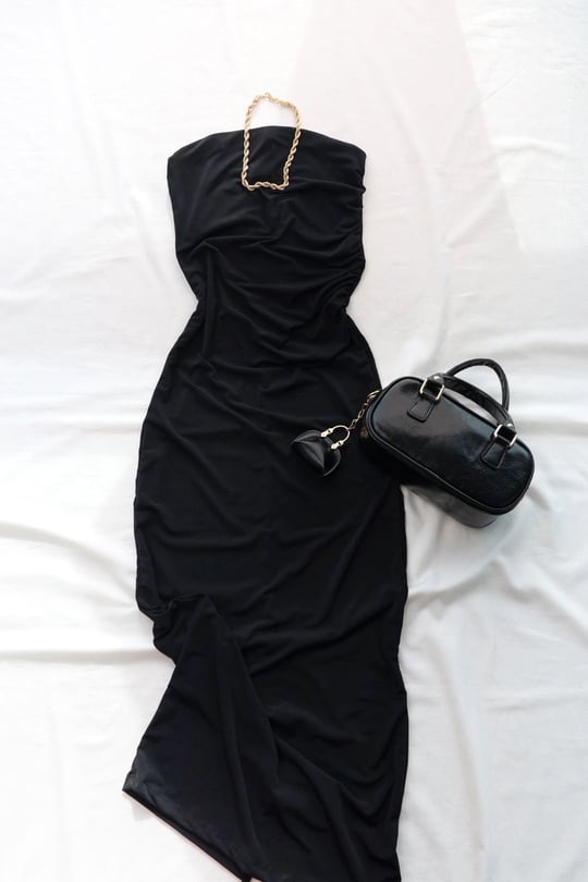 ElbiseStraplez Arakası Yırtmaçlı Elbise