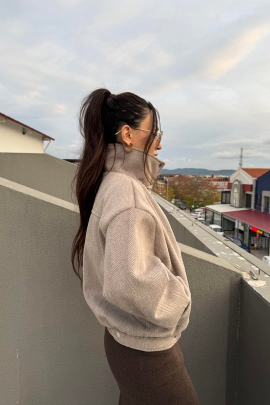 Bej Çizgili Dik Yakalı Kaşe Mont