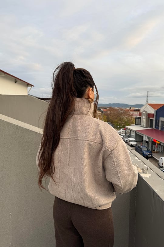 Bej Çizgili Dik Yakalı Kaşe Mont