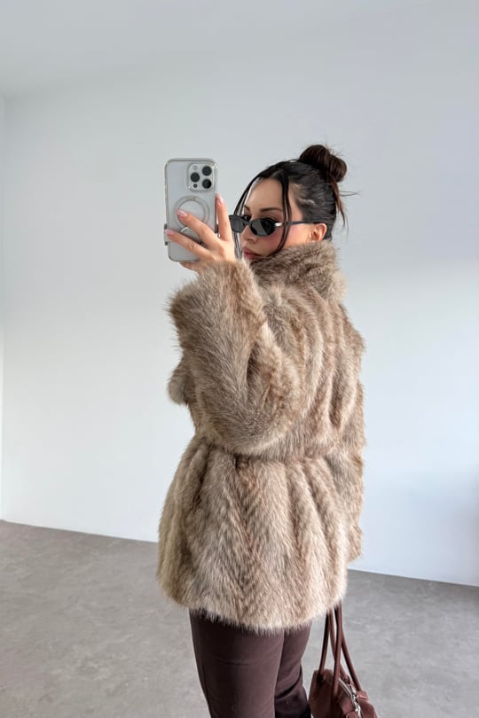 Kemer Detaylı Kahve Geçiş Desenli Yakalı Kürk