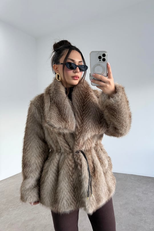 Kemer Detaylı Kahve Geçiş Desenli Yakalı Kürk