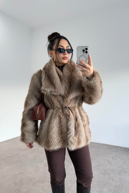 Kemer Detaylı Kahve Geçiş Desenli Yakalı Kürk