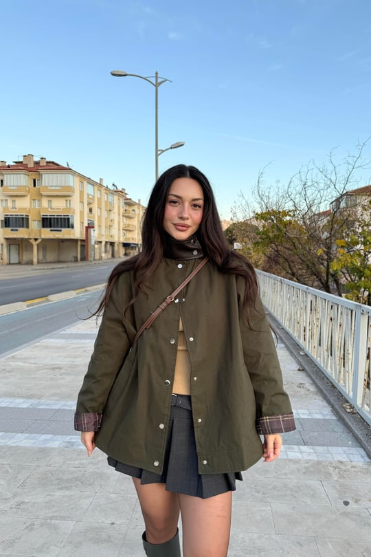 Yakası Deri Detaylı Ekose Astarlı Haki Parka