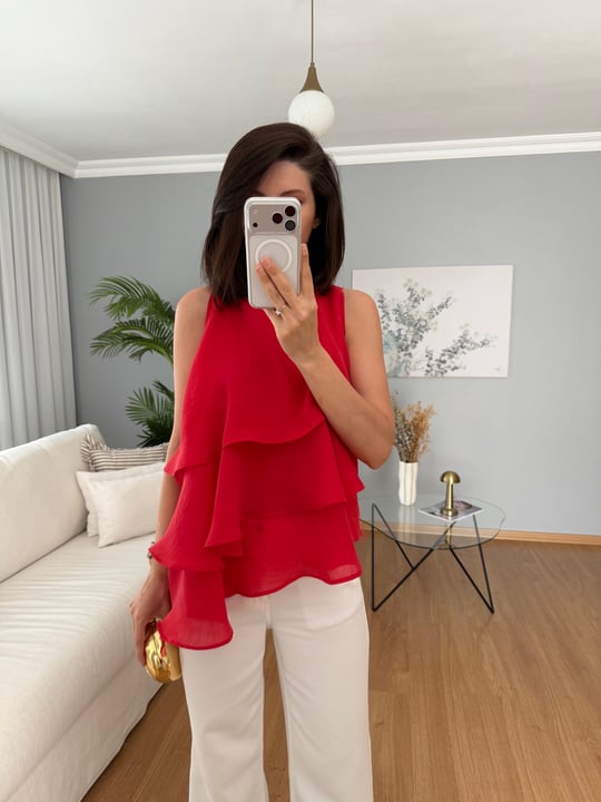 Asimetrik Katlı Kırmızı Bluz