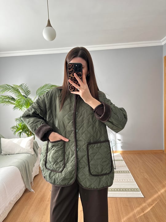 Kadife Detaylı Yeşil Renk Kapitone Mont
