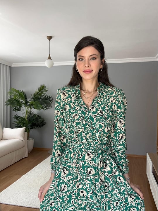 Kuşak Detaylı Yeşil Desenli Elbise 